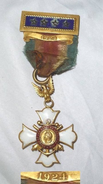 14K GOLD SPANISH AMERICAN WAR ENAMEL MEDAL The Recipient was F.B. Hart