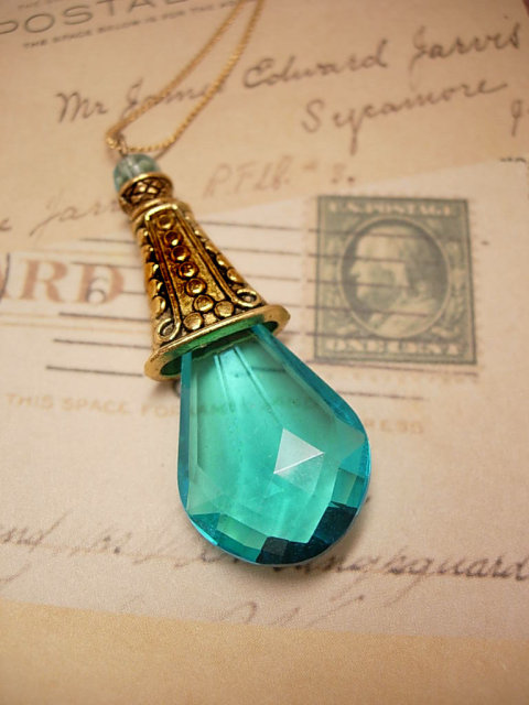 GLAMOROUS HUGE Aqua faceted drop necklace