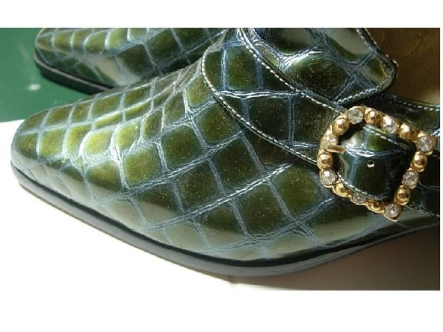 Glitzy Faux alligator rhinestone studded irridescent shoes 7M never worn leather