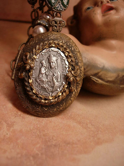 ANtique French Locket St Anne genuine pearl necklace