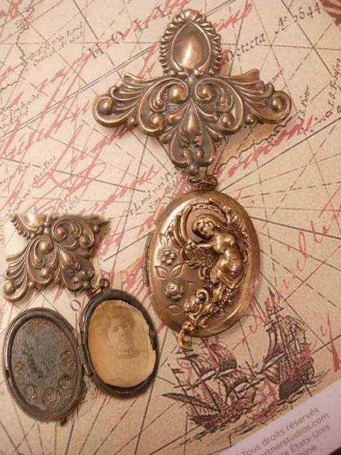 Vintage Art Nouveau winged Nude Cherub Locket brooch with old photo