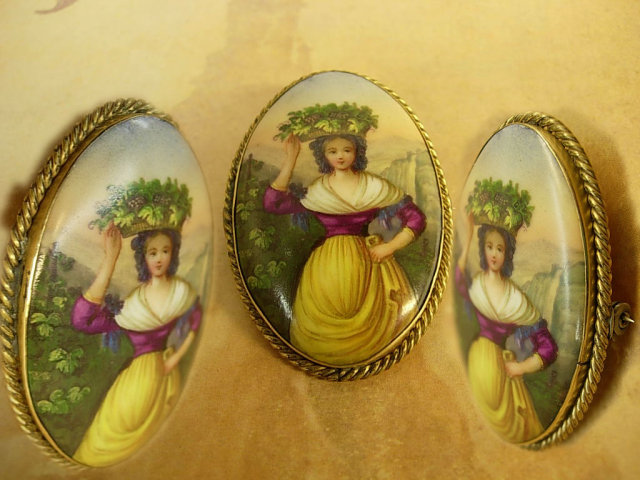 ANtique cameo brooch bohemian woman portrait Italian