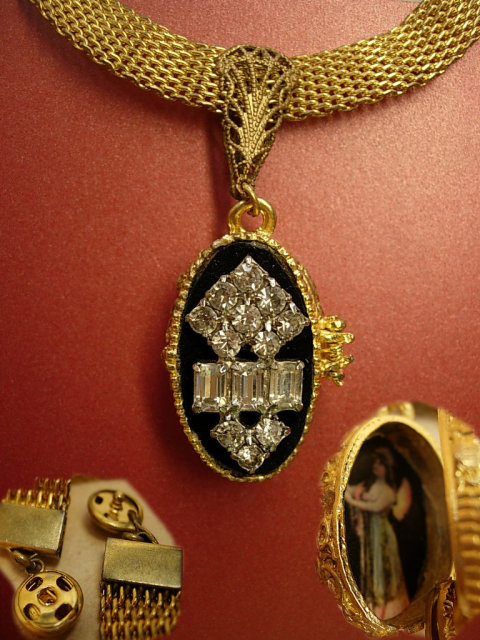Vintage victorian mesh collar locket necklace brilliant rhinestones with deco portrait inside