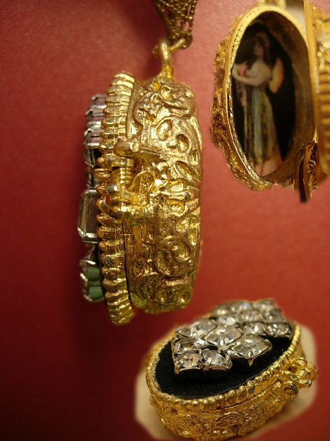 Vintage victorian mesh collar locket necklace brilliant rhinestones with deco portrait inside