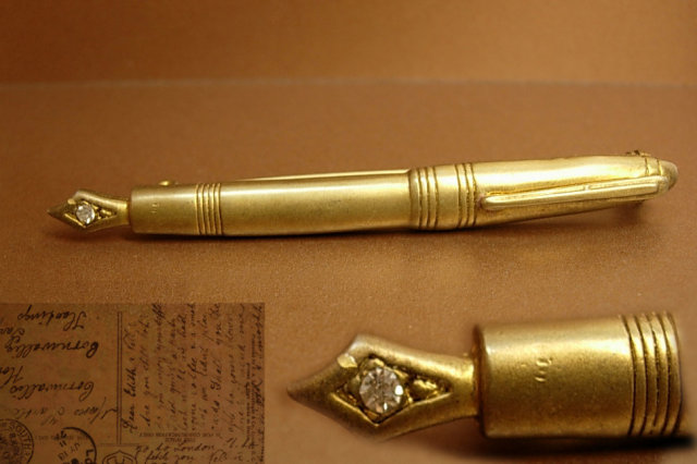 Antique Fountain pen brooch with Rhinestone nib