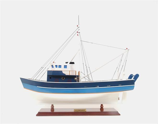 Model Ship La Confiance Boats Sailing Painted Wooden Exotic Wood New OM-25