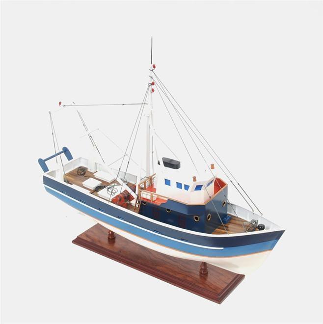 Model Ship La Confiance Boats Sailing Painted Wooden Exotic Wood New OM-25