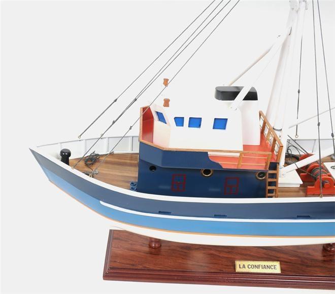Model Ship La Confiance Boats Sailing Painted Wooden Exotic Wood New OM-25
