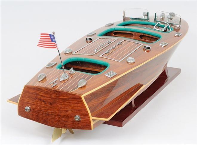 Model Motorboat Like Chris Craft Triple