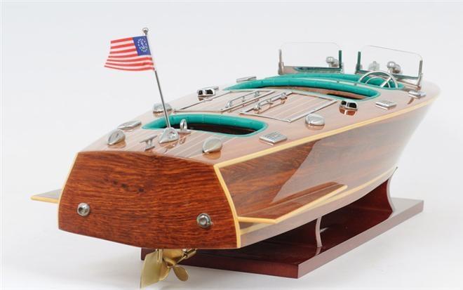 Model Motorboat Like Chris Craft Triple