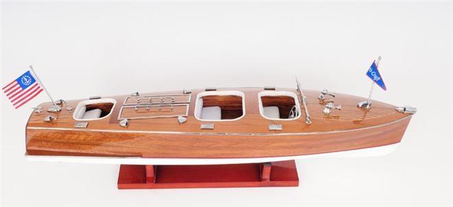 Model Motorboat Like Chris Craft Triple