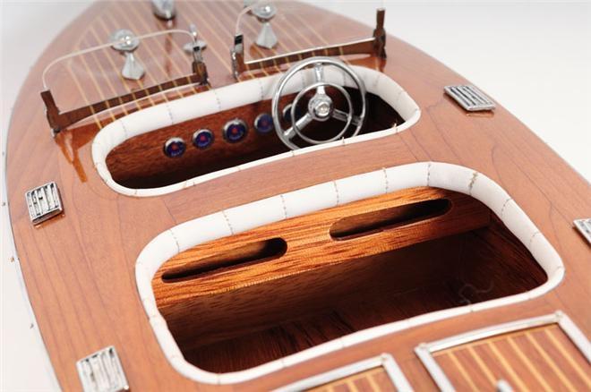 Model Motorboat Like Chris Craft Triple