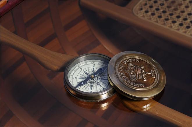 Compass Makers to the Queen Leather New