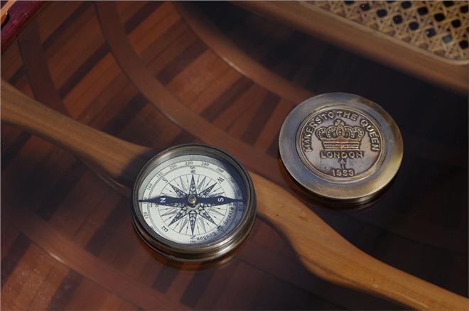 Compass Makers to the Queen Leather New