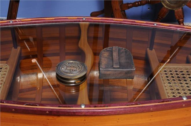 Compass Makers to the Queen Leather New
