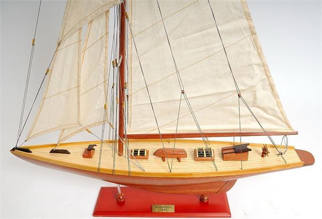 Model Yacht Shamrock Mid Section Wood Base