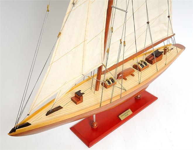 Model Yacht Shamrock Mid Section Wood Base