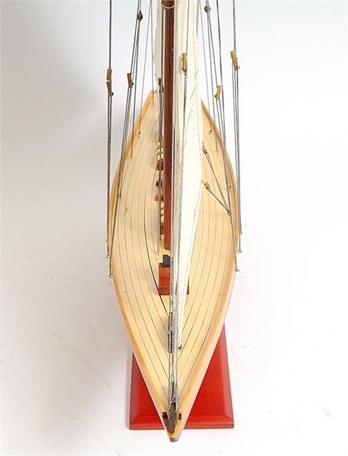 Model Yacht Shamrock Mid Section Wood Base