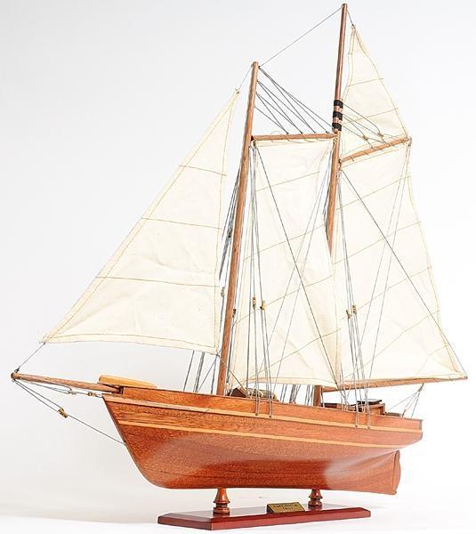Model Yacht America Painted Clear Varnished
