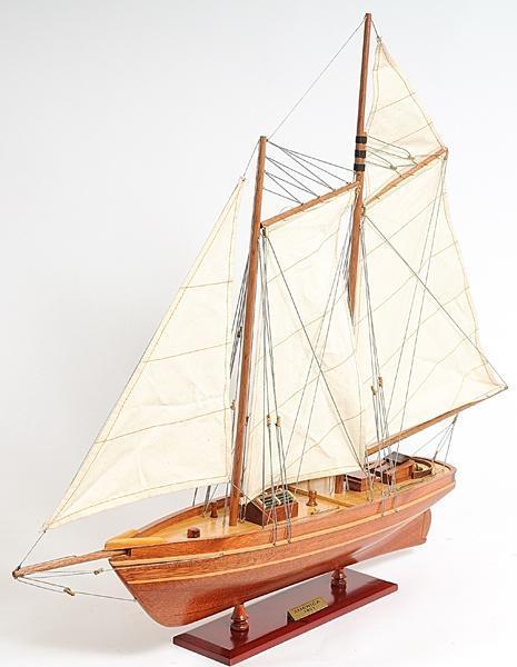 Model Yacht America Painted Clear Varnished