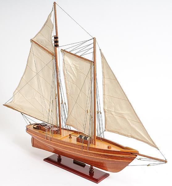 Model Yacht America Painted Clear Varnished