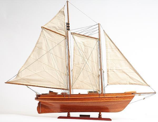 Model Yacht America Painted Clear Varnished