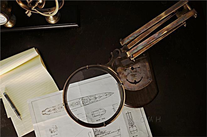 Magnifying Glass Shiny Black Brass Wooden