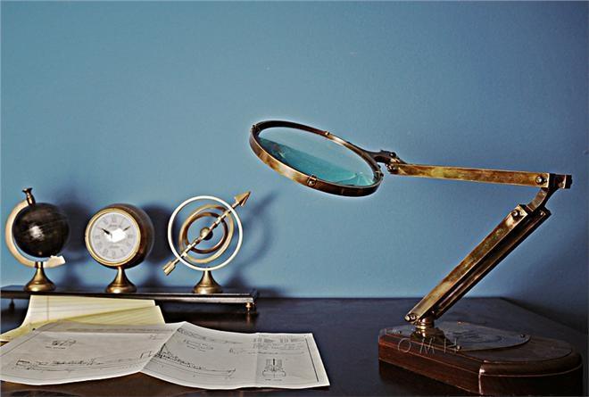 Magnifying Glass Shiny Black Brass Wooden