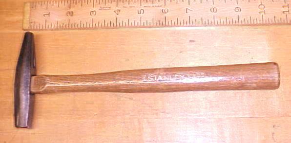 Stanley Hammer Upholstery H304 5 oz.