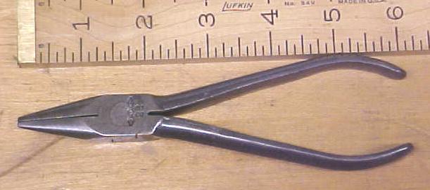 Utica Round/Long Nose Pliers No. 22- 6 inch