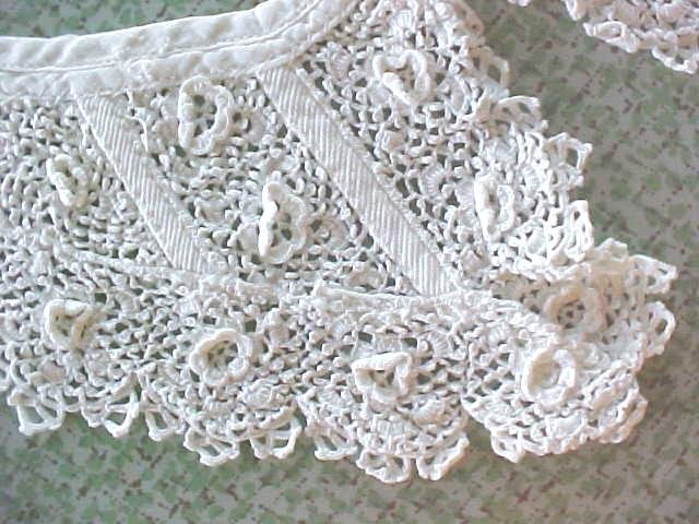 Ladies Lace Collar Raised Floral