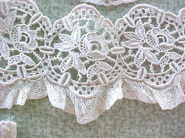 Antique Lace Collar Ladies Floral