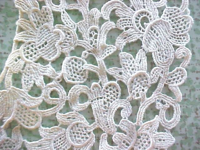 Antique Lace Collars Ladies 2 PC