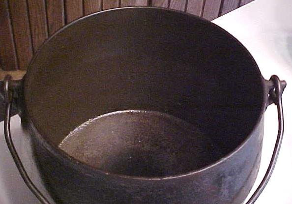 Marietta O. Co. Iron Bulge Cooking Pot & Lid