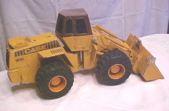 ERTL Case W30 Articulating Loader Rubber Tires