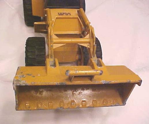 ERTL Case W30 Articulating Loader Rubber Tires