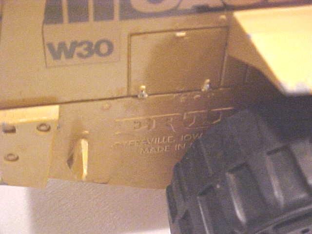 ERTL Case W30 Articulating Loader Rubber Tires