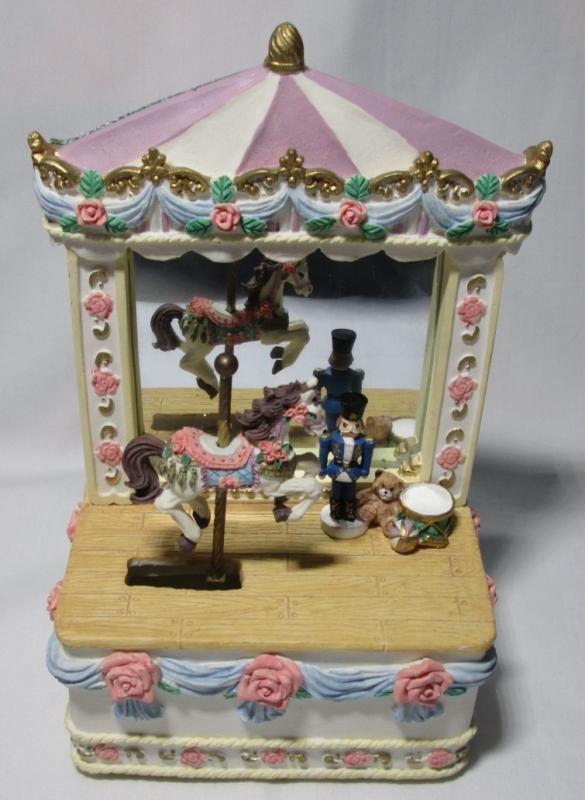Music Box Big Top Circus w/Carousel Horse