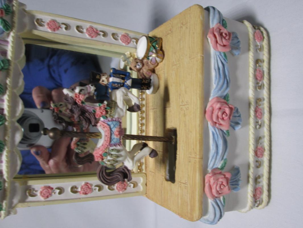 Music Box Big Top Circus w/Carousel Horse