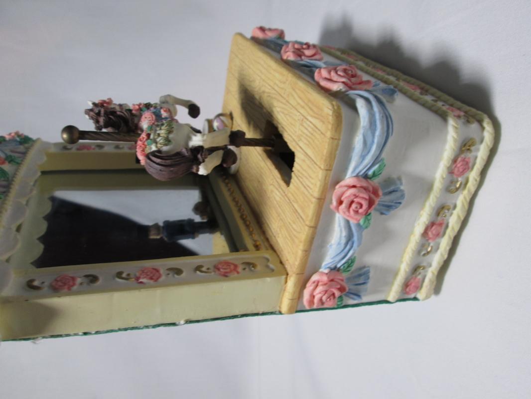 Music Box Big Top Circus w/Carousel Horse