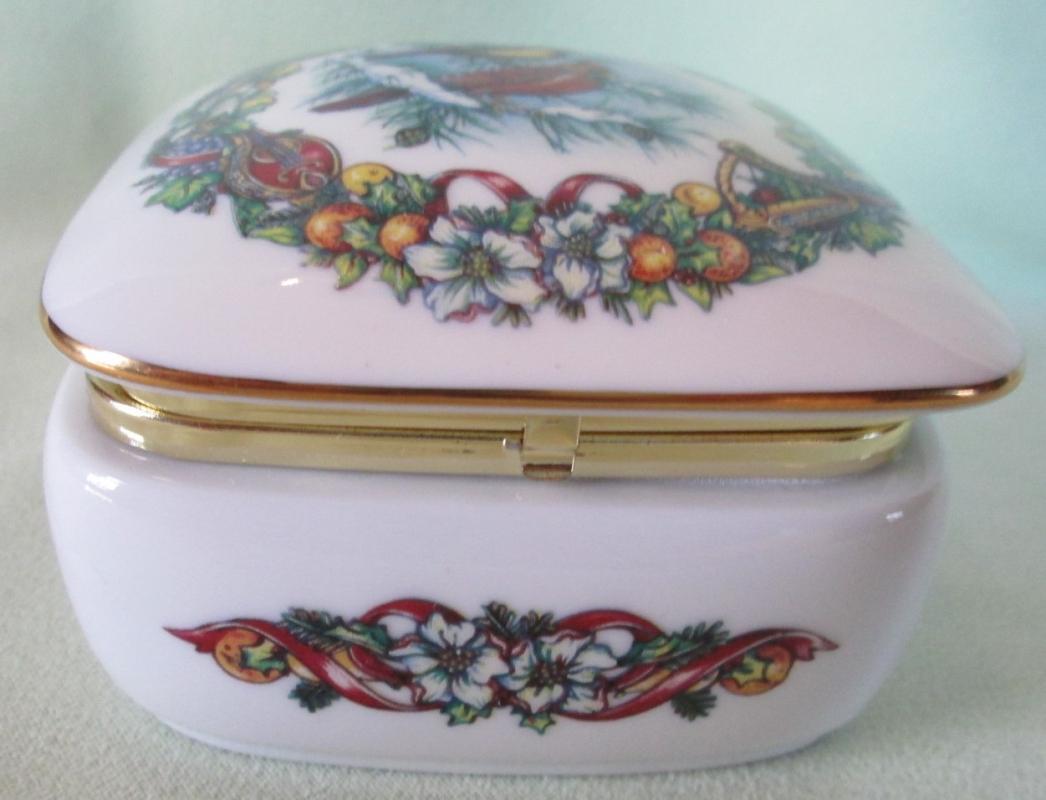 Music Box Cardinals Joy To The World