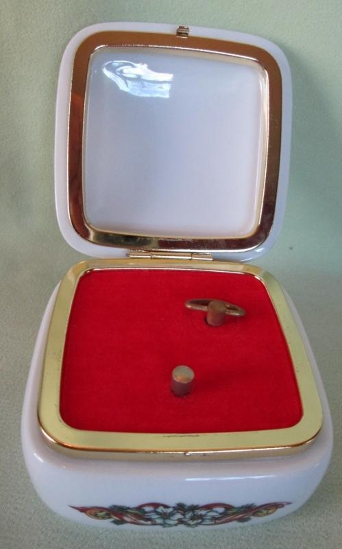Music Box Cardinals Joy To The World