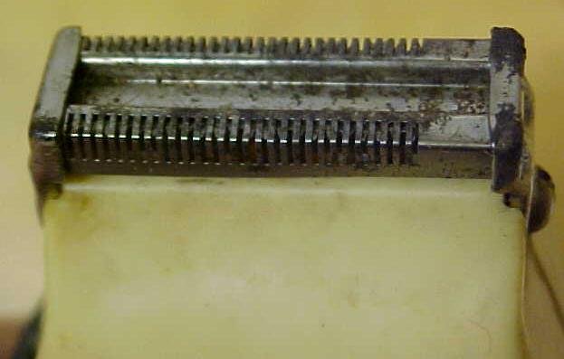 Electric Dry Razor w/Original Box