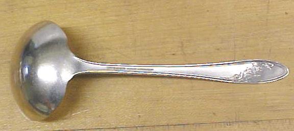 Oneida Ladle Server 7 inch Queen Bess 1946