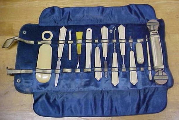 Manicure Set w/Leather Case Antique