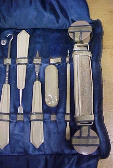 Manicure Set w/Leather Case Antique