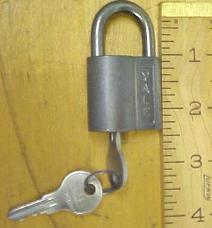 Yale Padlock w/2 Keys Antique