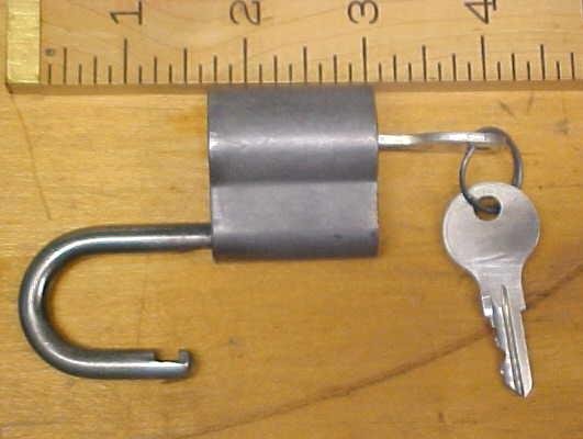 Yale Padlock w/2 Keys Antique