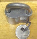Yale Padlock w/2 Keys Antique