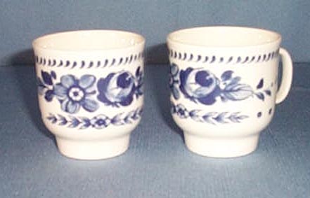 2 Richard Ginori blue and white floral demitasse cups